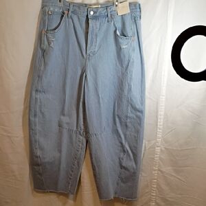 Universal Thread High Rise Curved Leg Jeans in Light Blue Button Closure Size 14